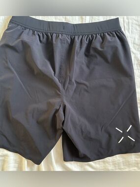 ✖️Ten Thousand Large 9” Liner Black Shorts (Like New)
